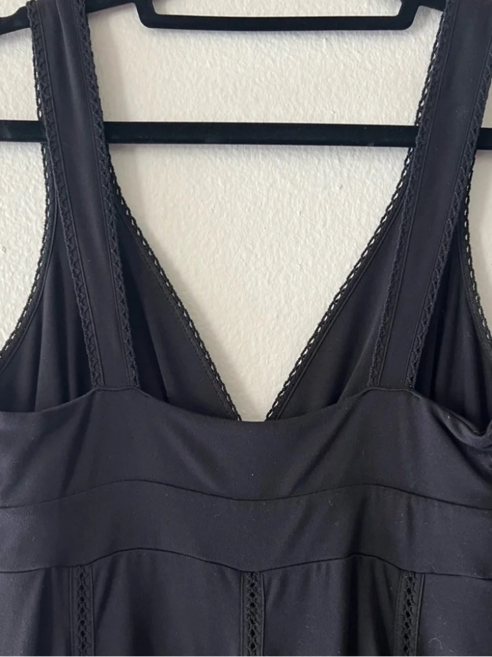 Black Susana Monaco Flared Hem V-Neck Dress, size Medium - Picture 3 of 5